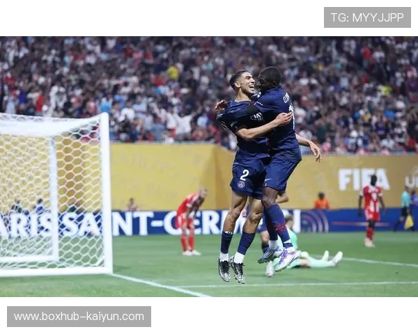 巴黎圣日耳曼凭借进球优势超越拜仁，暂居欧冠小组赛榜首